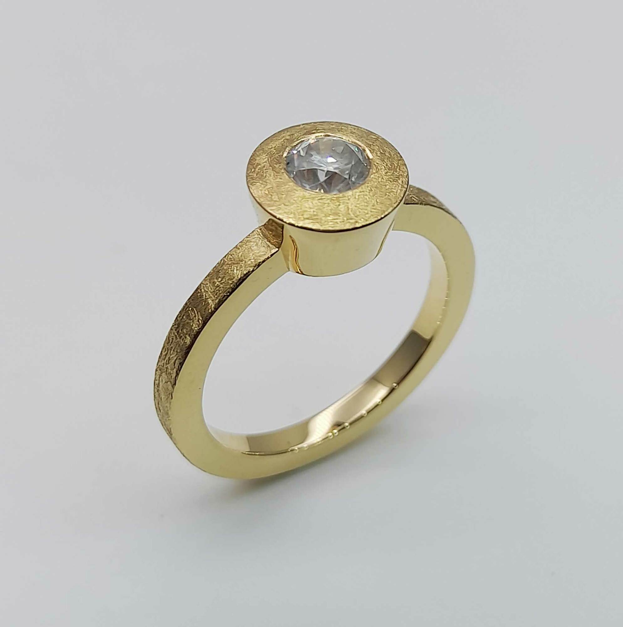 Кольцо "База" 0,4 кар.