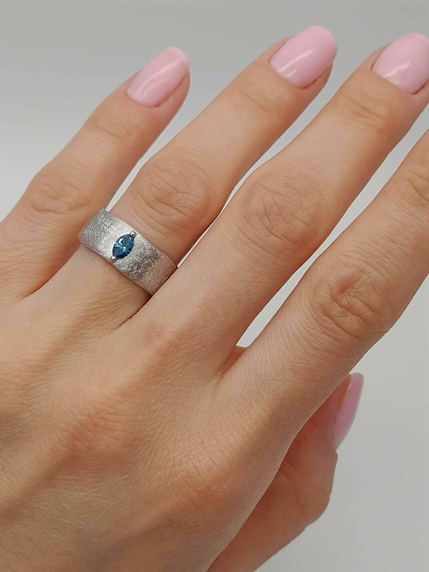 Кольцо "Аутентичность" с синим маркизом