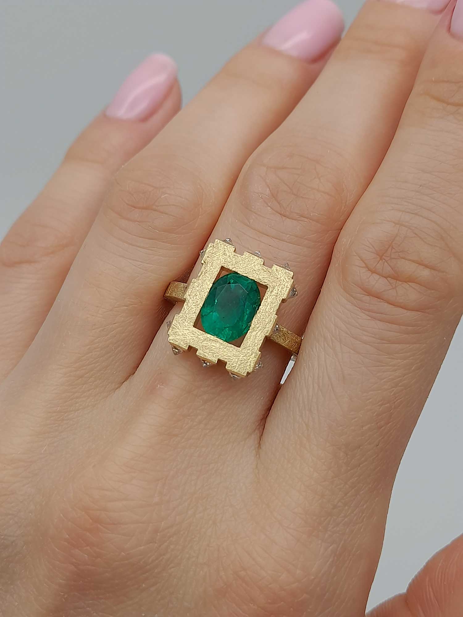 Кольцо "Шипы" с изумрудом, 1,88 кар.