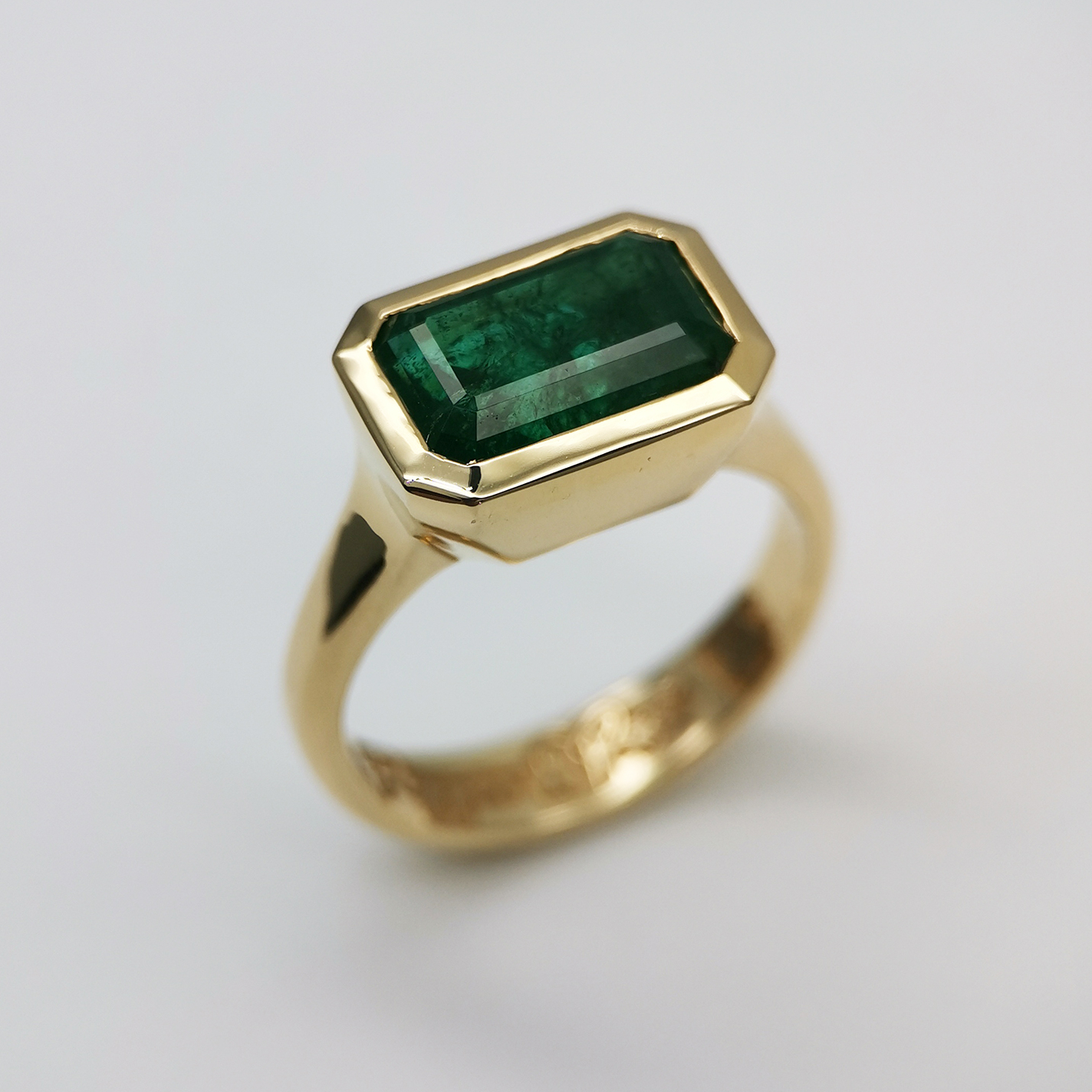 Кольцо с изумрудом 3,2 карата