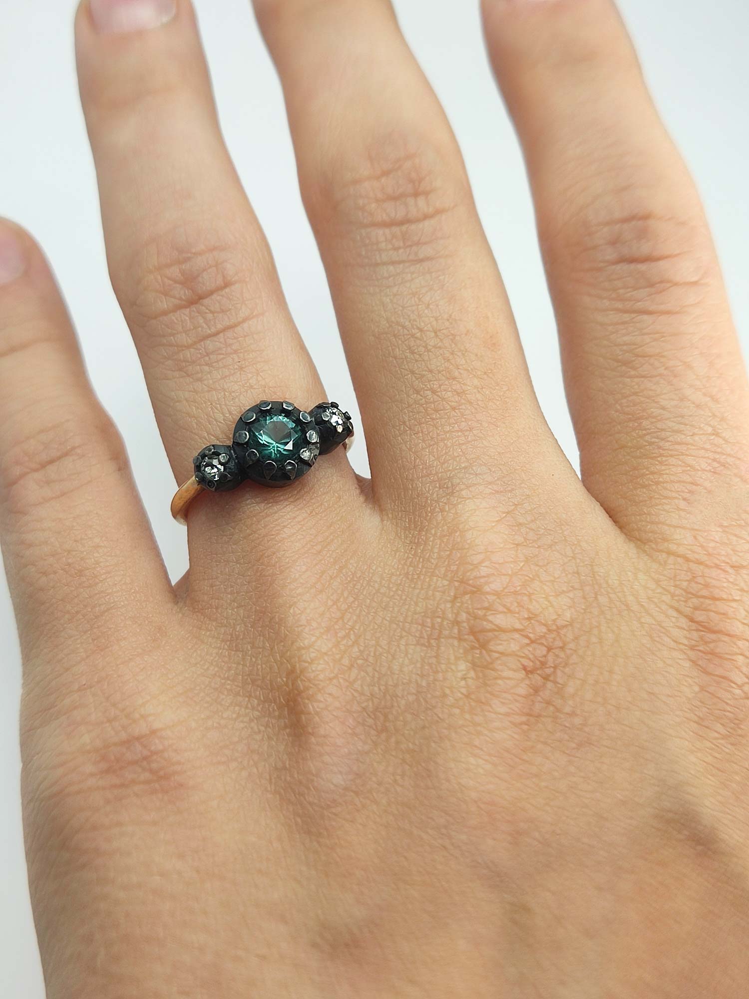 Кольцо "Старинное" с изумрудом  0,5 кар. и бриллиантами