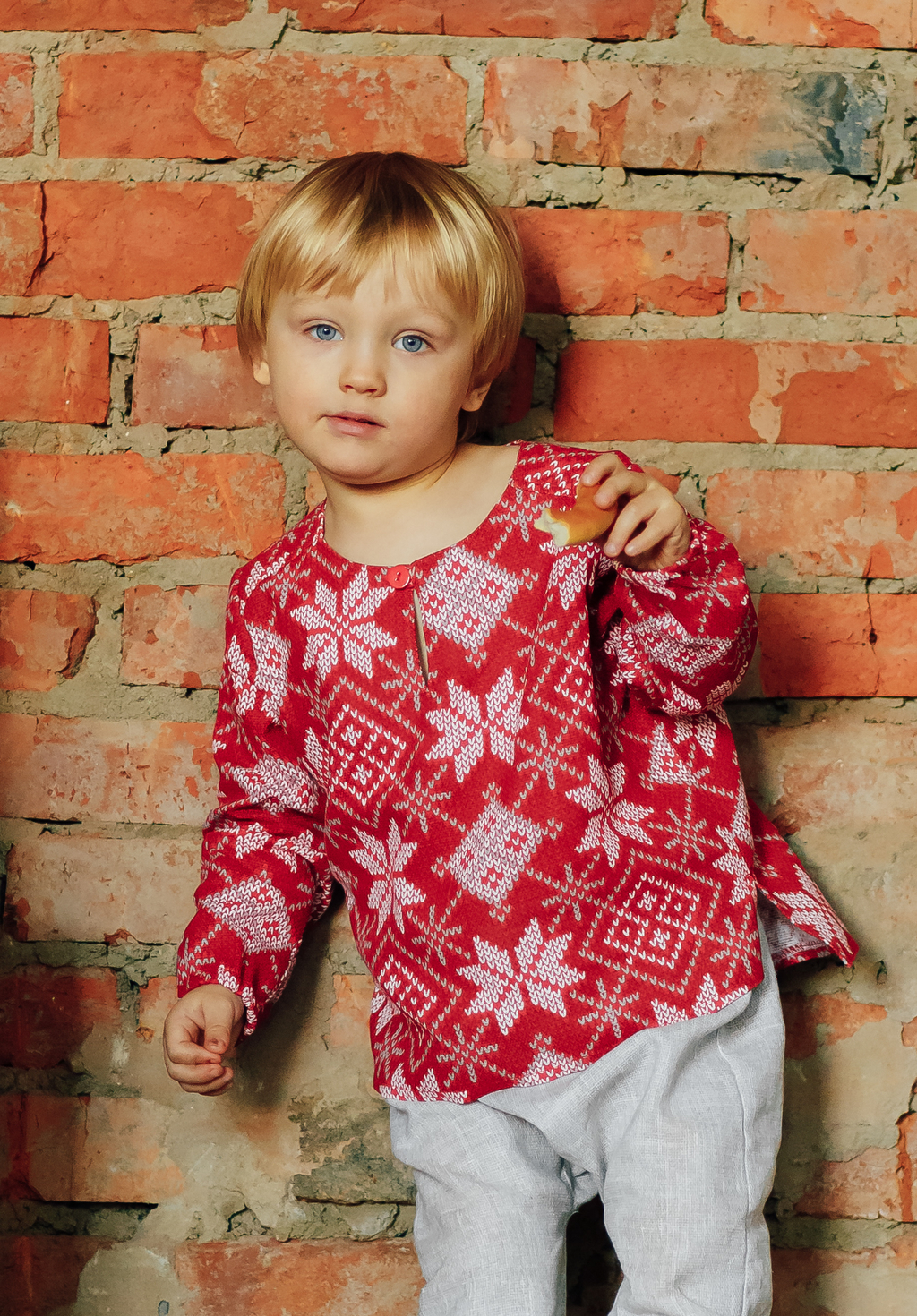 Рубашка красный хлопок с белым принтом