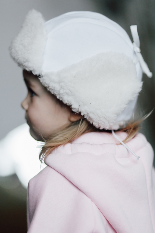 Шапка-ушанка белая