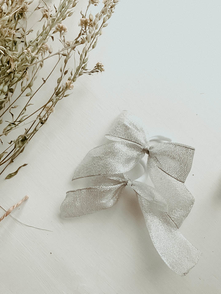 Резинка для волос бантик серебро