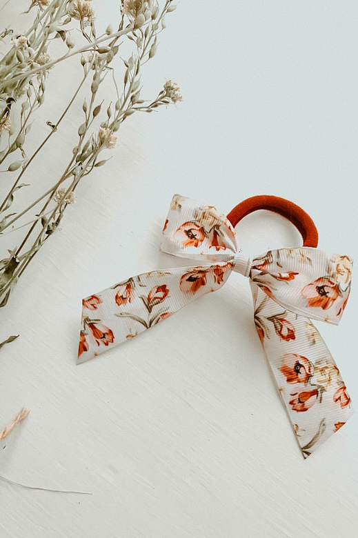 Резинка для волос бантик тюльпаны