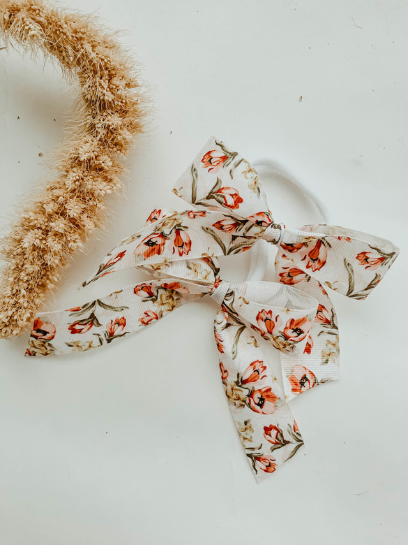 Резинка для волос бантик тюльпаны