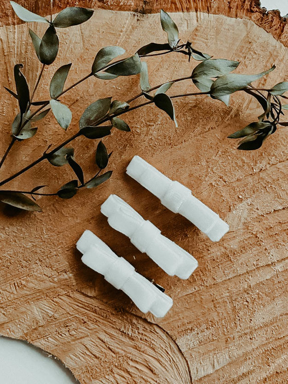 Заколка для  волос бантик бархат белый