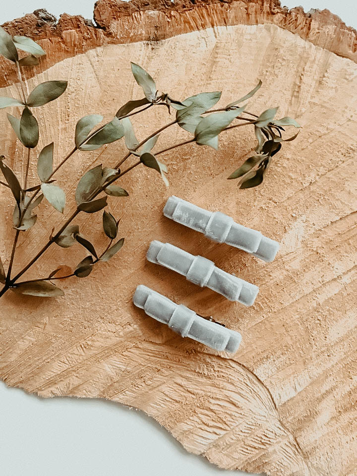 Заколка для  волос бантик бархат светло-серый