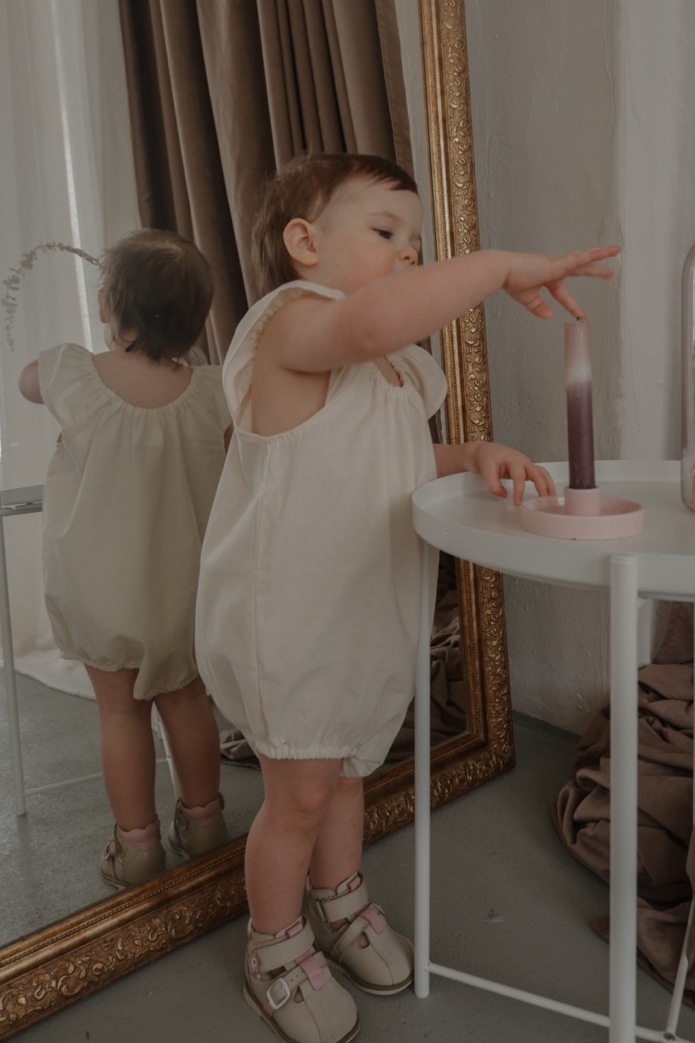 Ромпер с рукавами-крылышками из хлопка натур