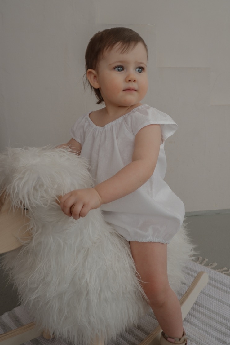 Ромпер с рукавами-крылышками из хлопка белый