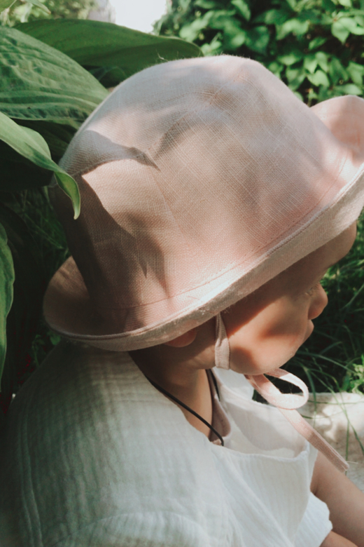 Панама из льна в бледно-розовом цвете на хлопковом подкладе