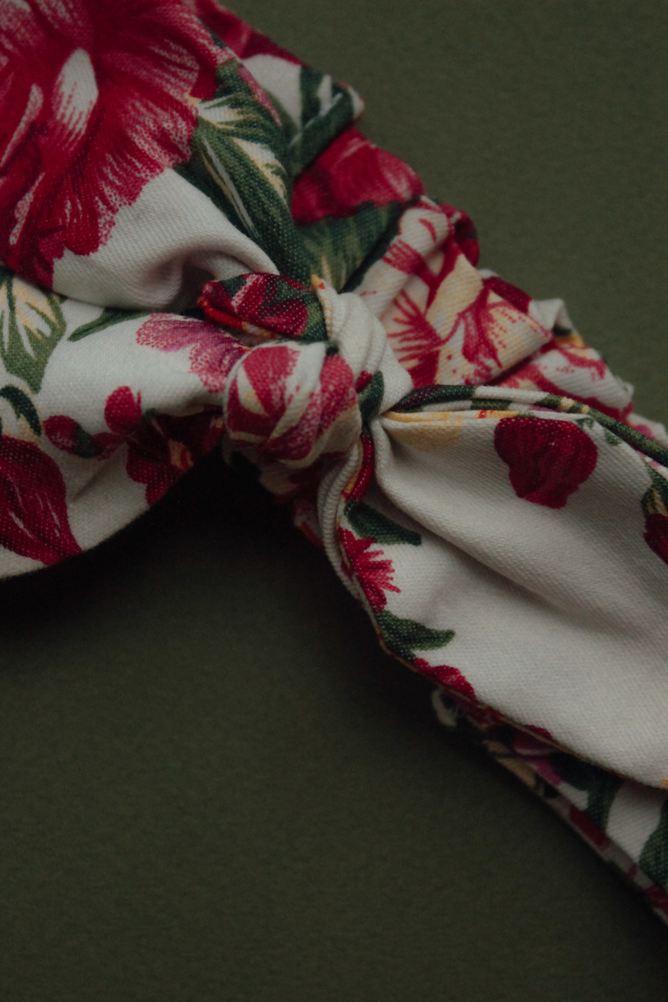 Повязка "солоха" хлопок цветы на белом