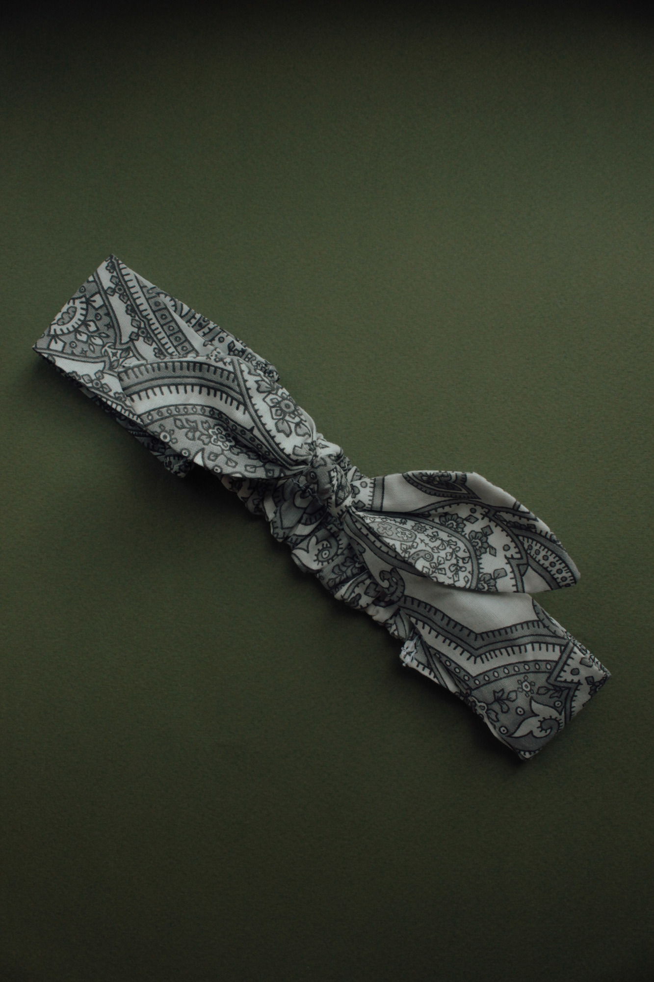 Повязка "солоха" из хлопкового сатина узоры на белом