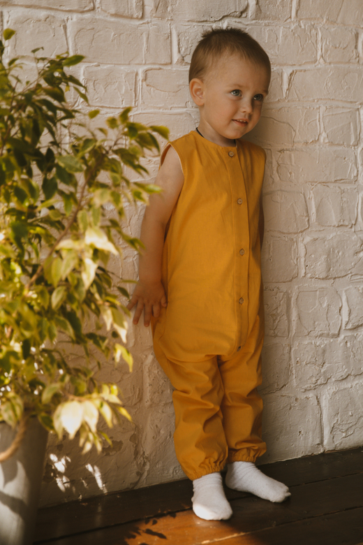 Комбинезон без рукавов из хлопка горчица