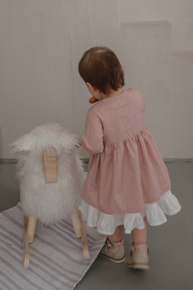 Платье ELLIE сатин пудра горох