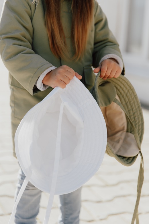 Панама утеплённая плащёвая на хлопковом подкладе с ушками на завязках / белая