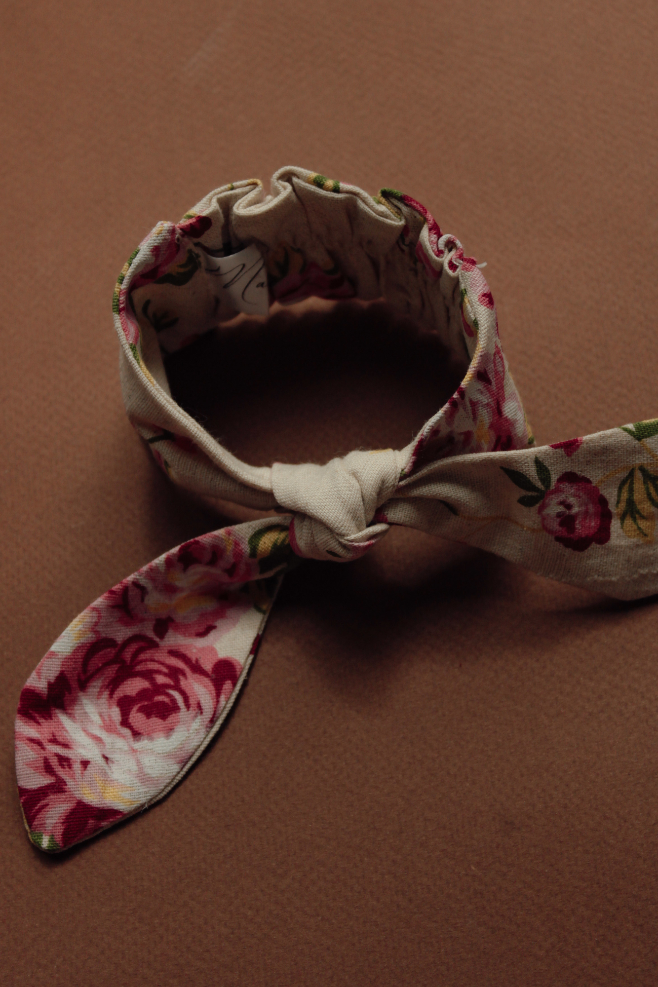 Резинка для волос на пучок лён цветы на натуральном