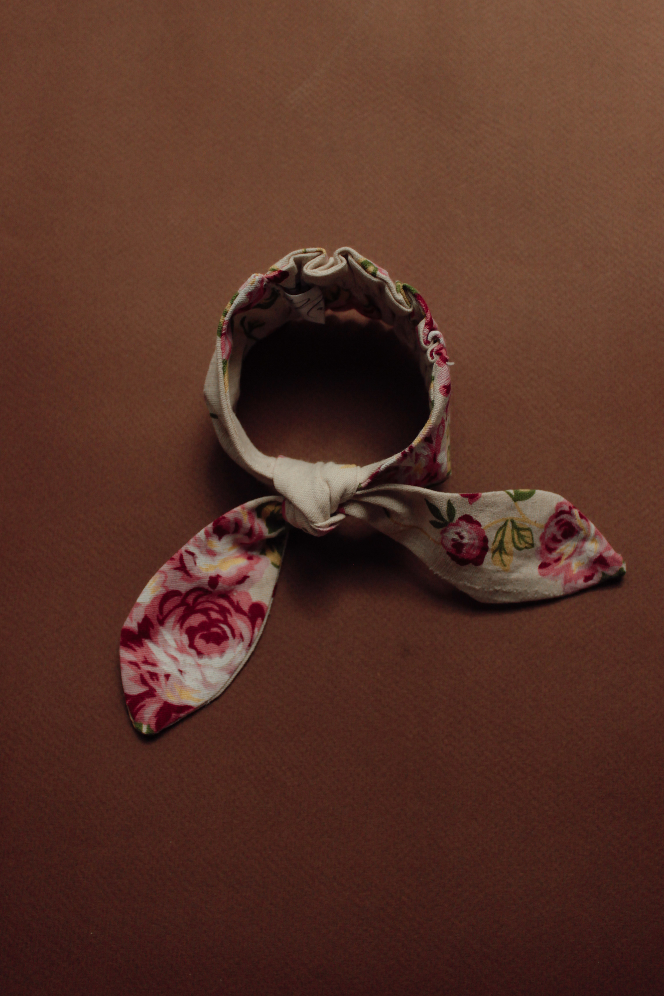 Резинка для волос на пучок лён цветы на натуральном