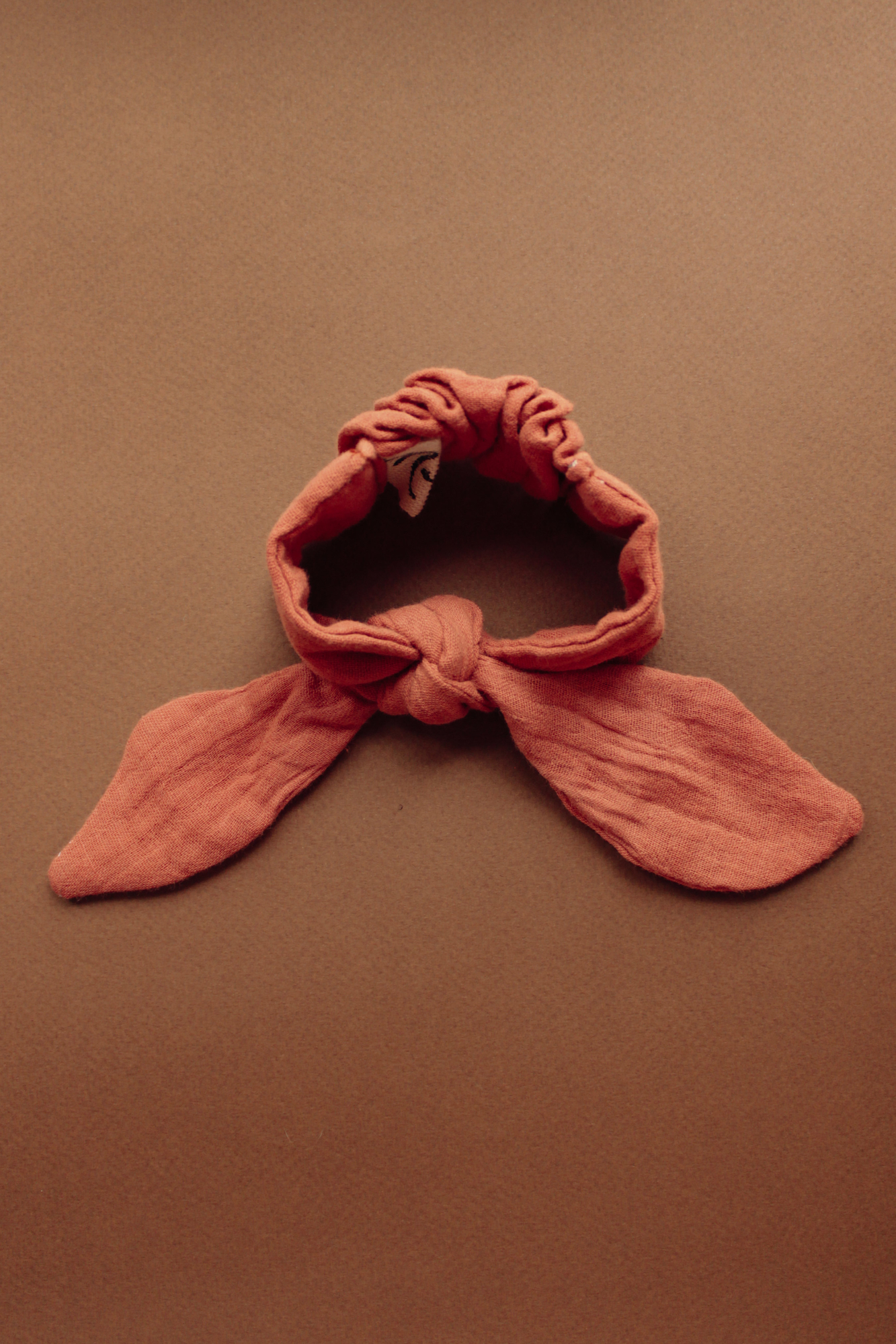 Резинка для волос на пучок муслин терракот