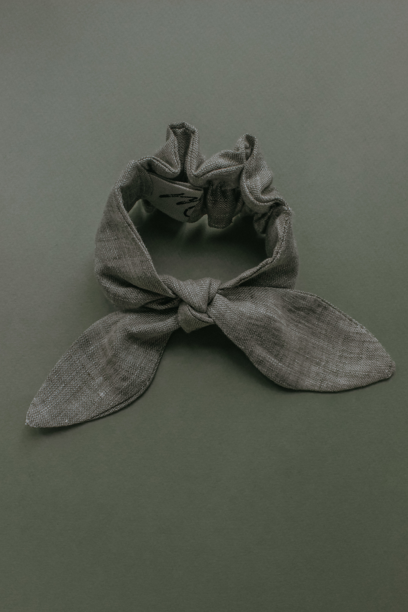 Резинка для волос на пучок лён серый меланж