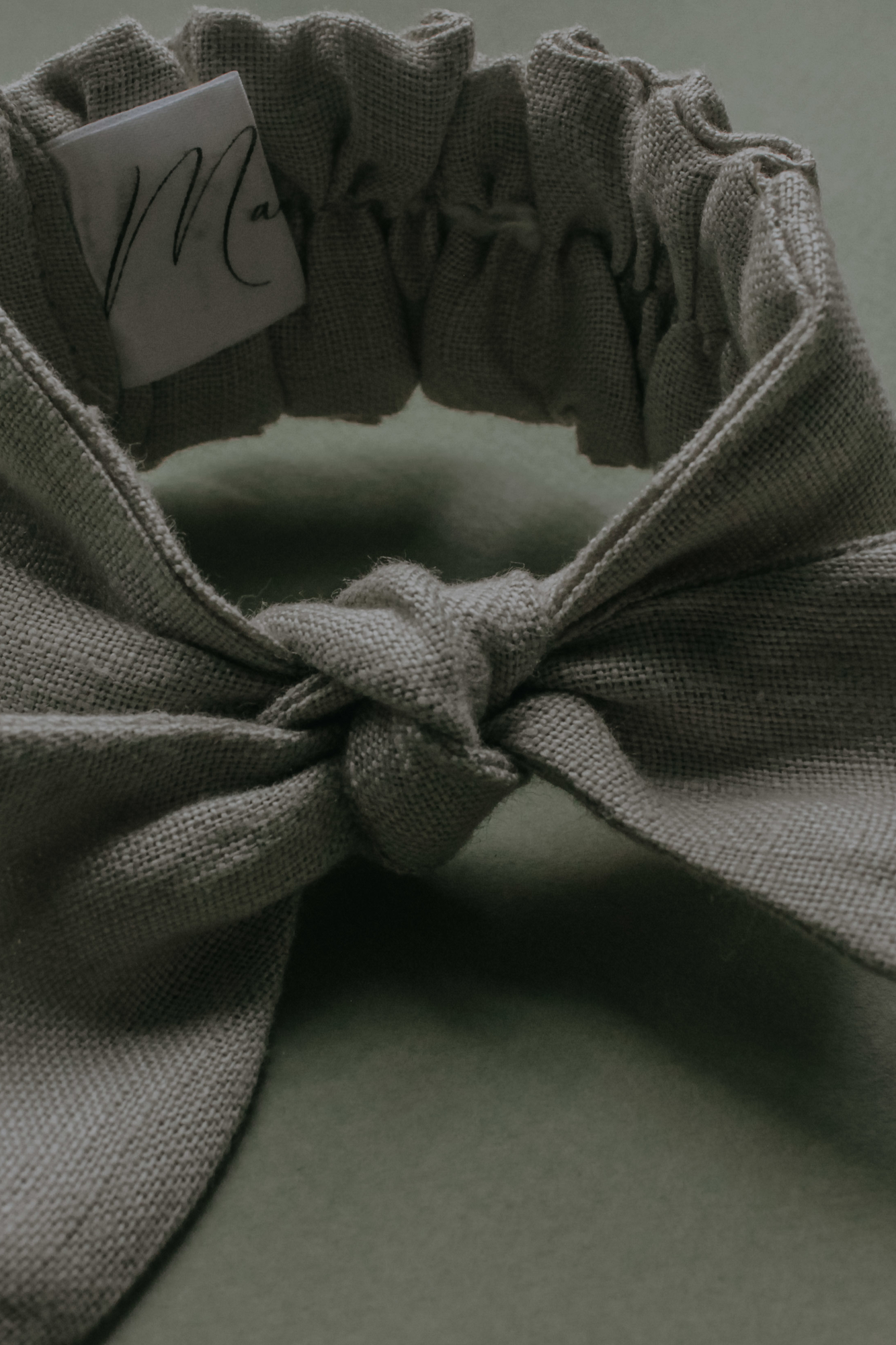 Резинка для волос на пучок лён умягчённый светло-серый