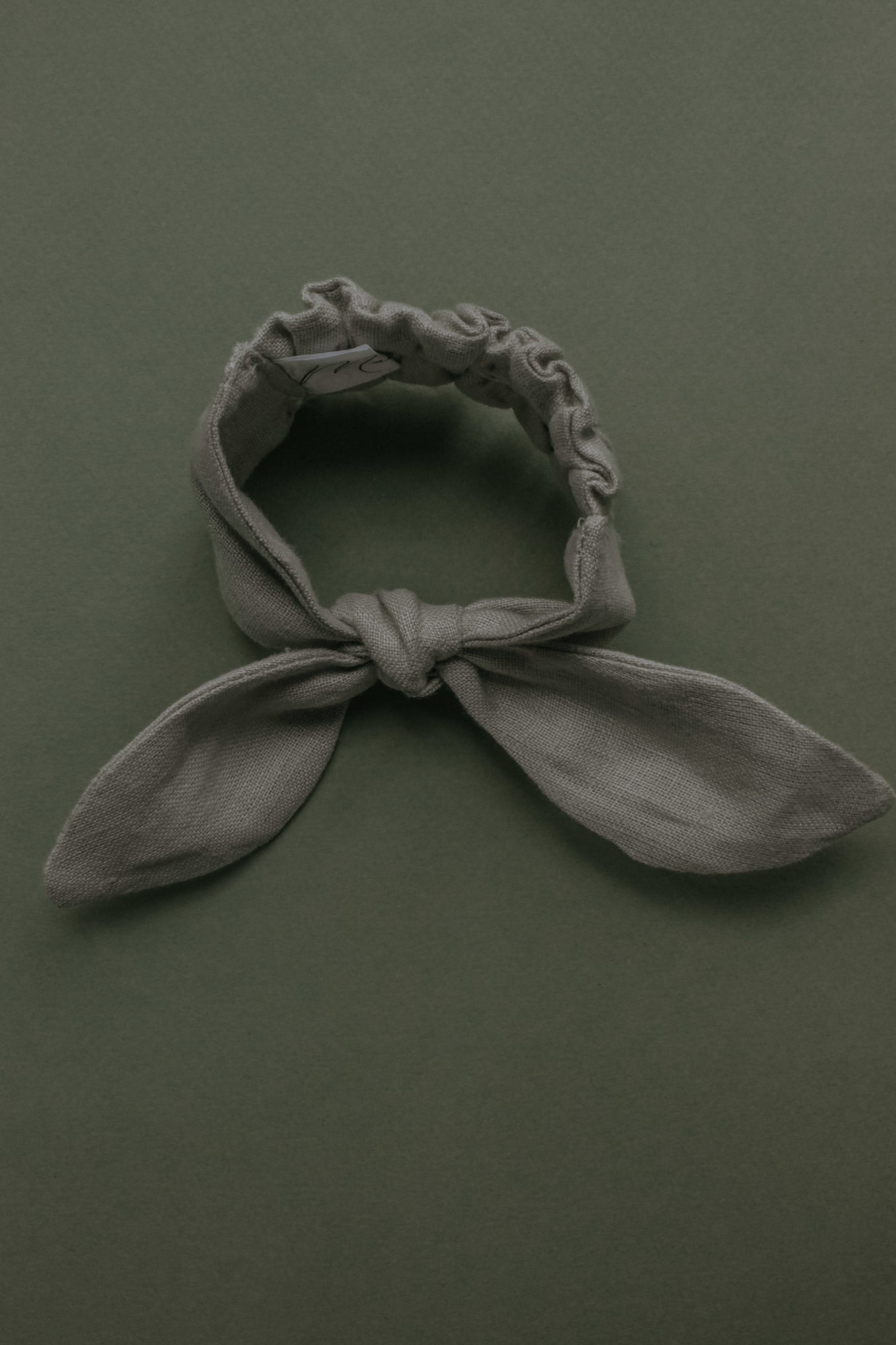 Резинка для волос на пучок лён умягчённый светло-серый