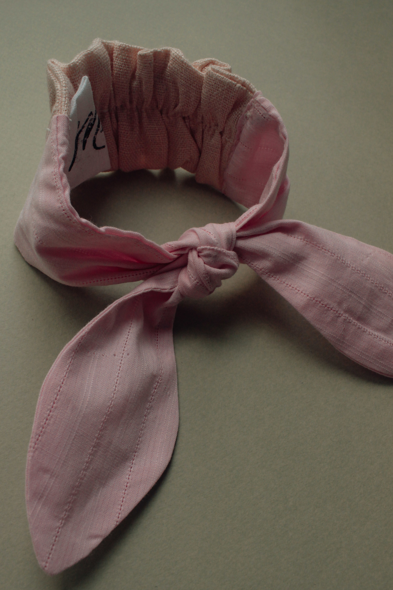 Резинка для волос на пучок хлопок розовый