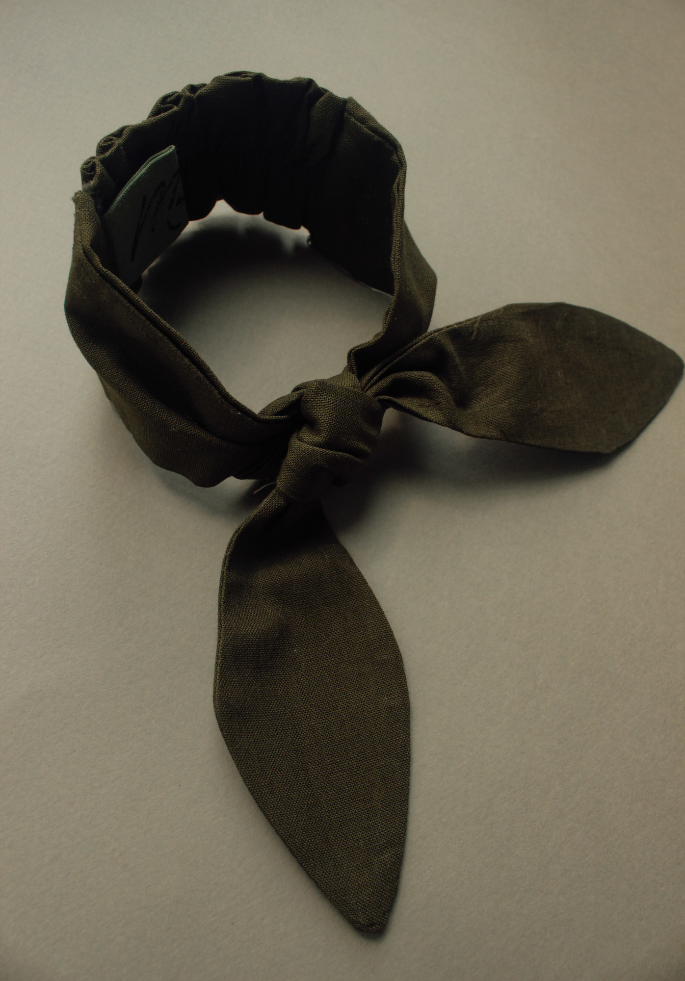 Резинка для волос на пучок хлопок тёмный хаки