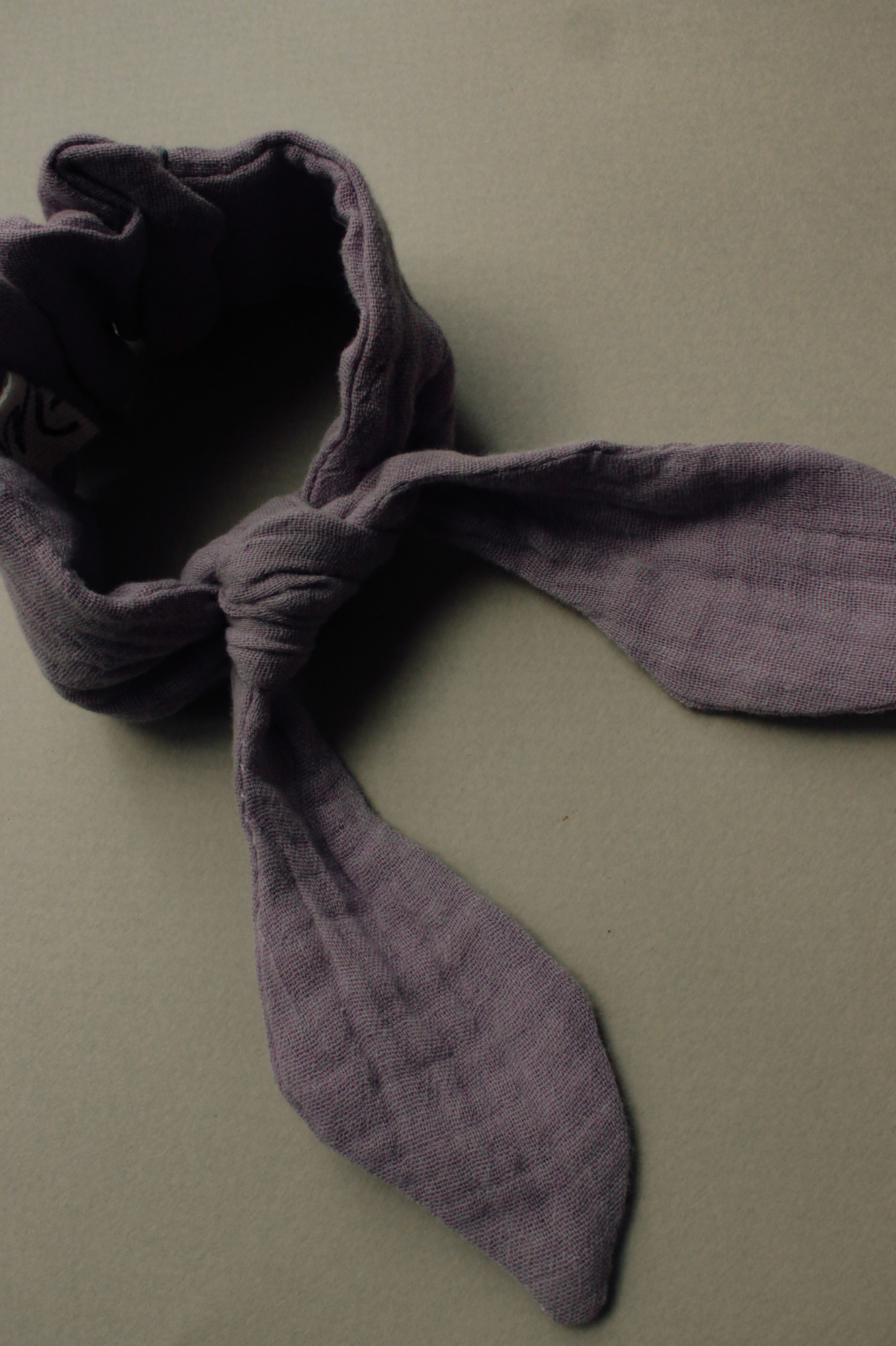 Резинка для волос на пучок муслин лаванда