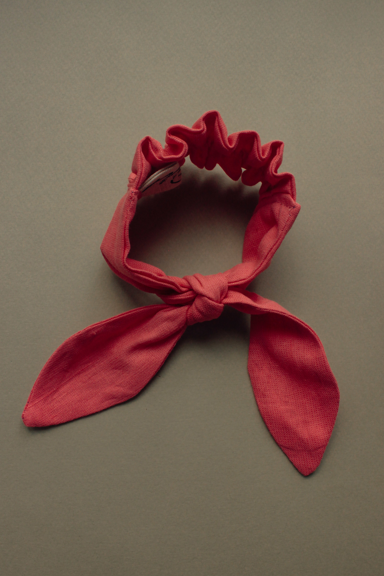 Резинка для волос на пучок лён коралл