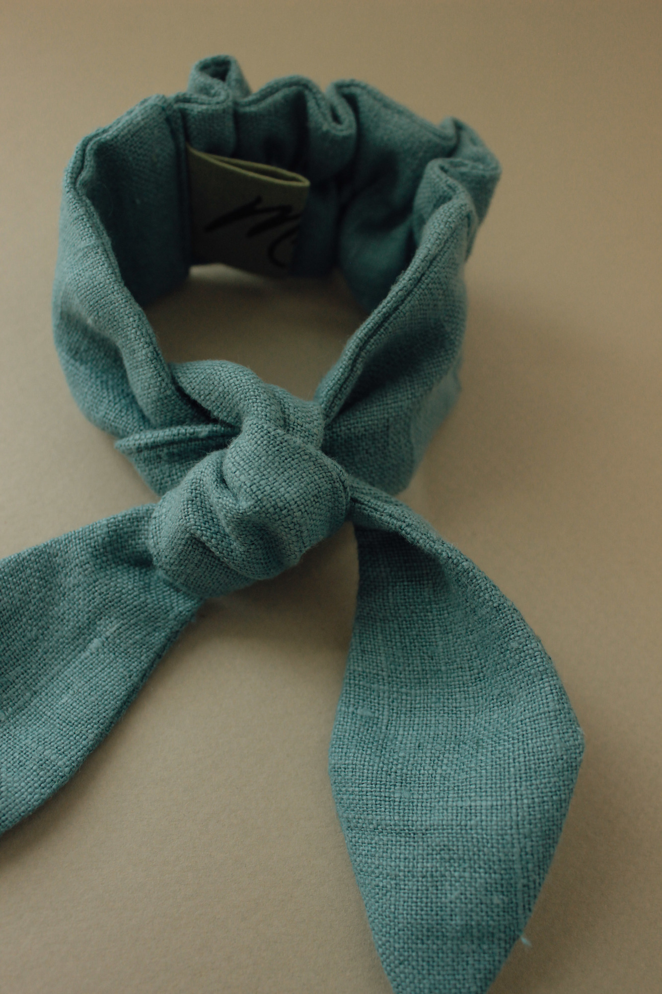 Резинка для волос на пучок лён пыльно-голубой