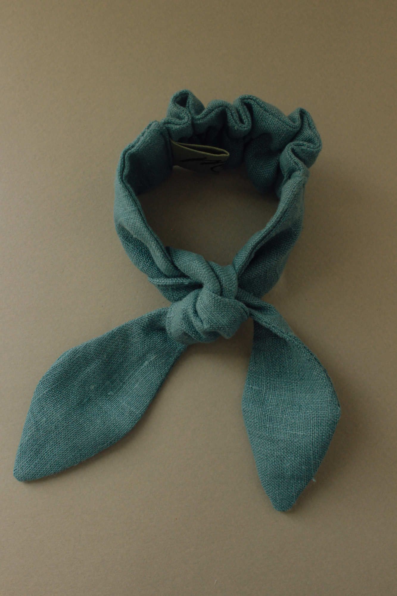 Резинка для волос на пучок лён пыльно-голубой