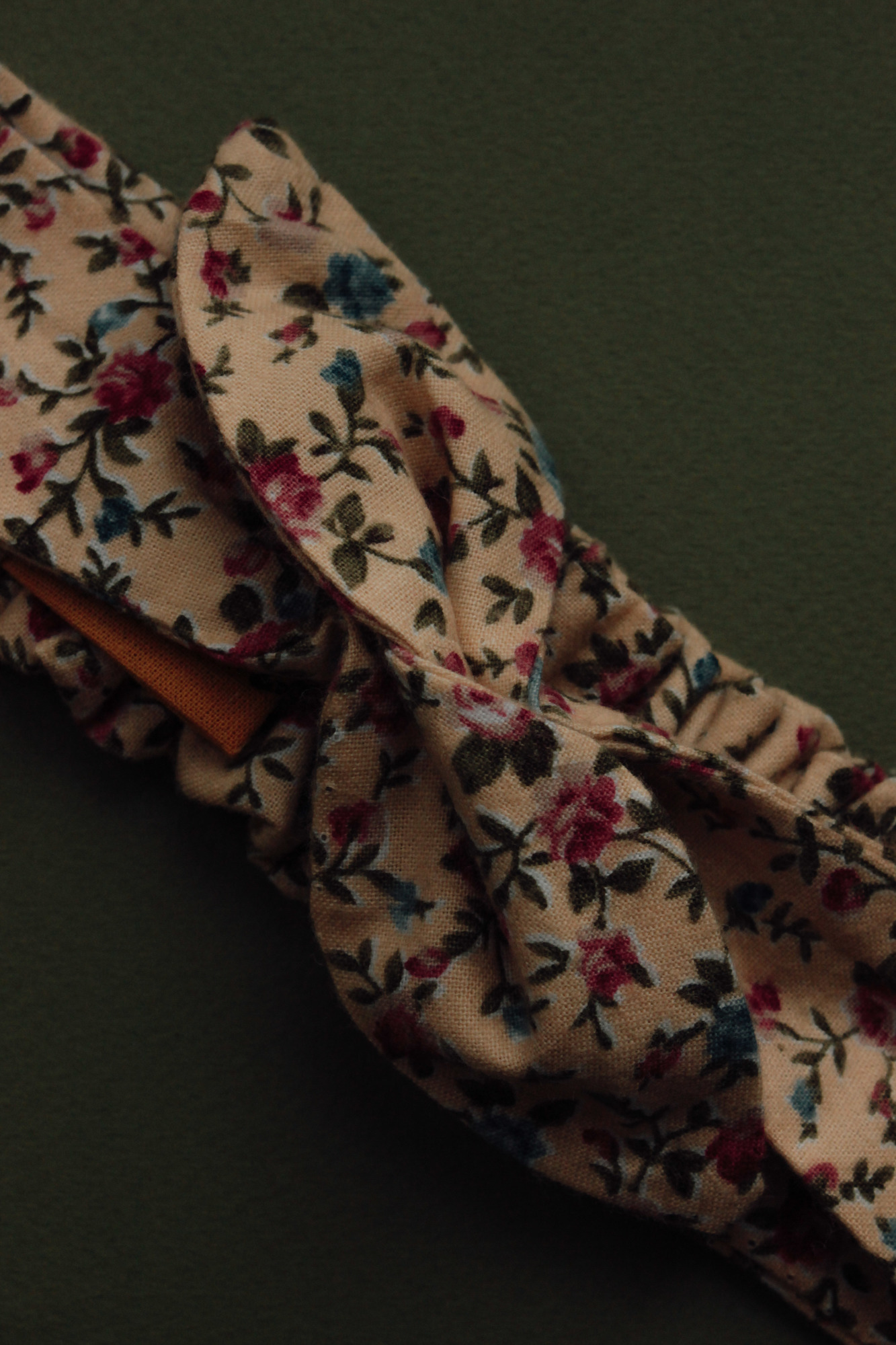 Повязка "солоха" полулён цветы на персике