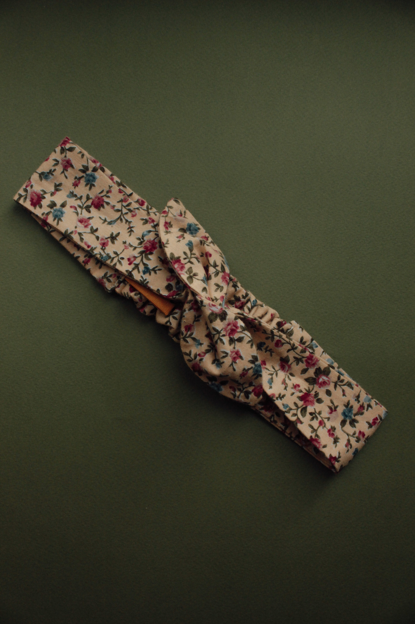 Повязка "солоха" полулён цветы на персике