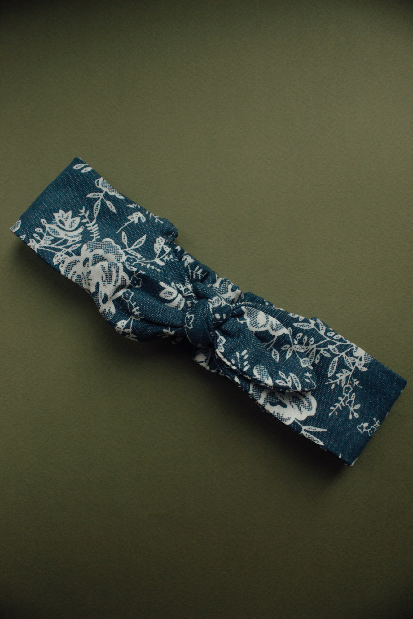 Повязка "солоха" хлопковый джинс белые цветы