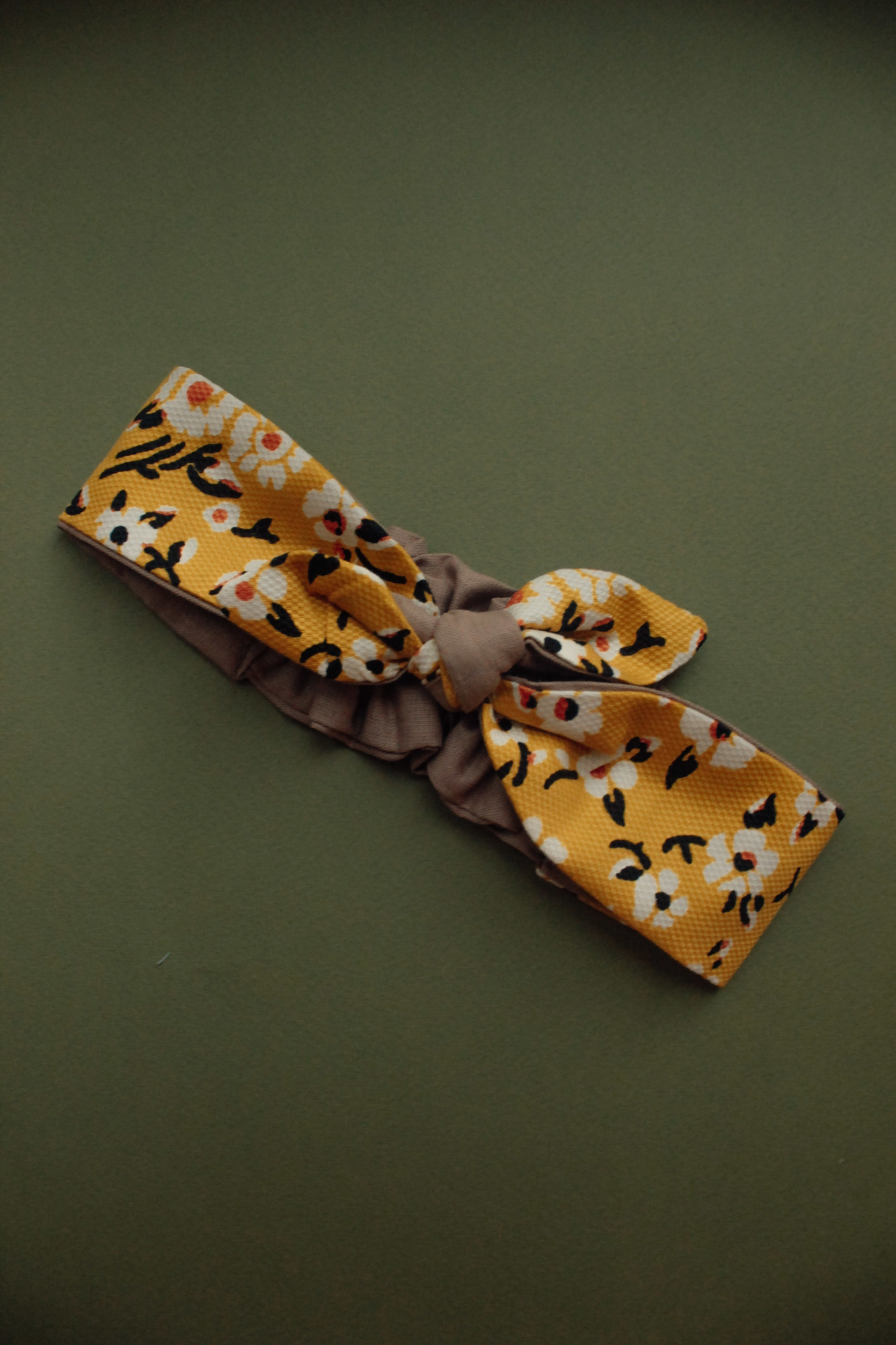 Повязка "солоха" хлопок цветы на жёлтом + мокка