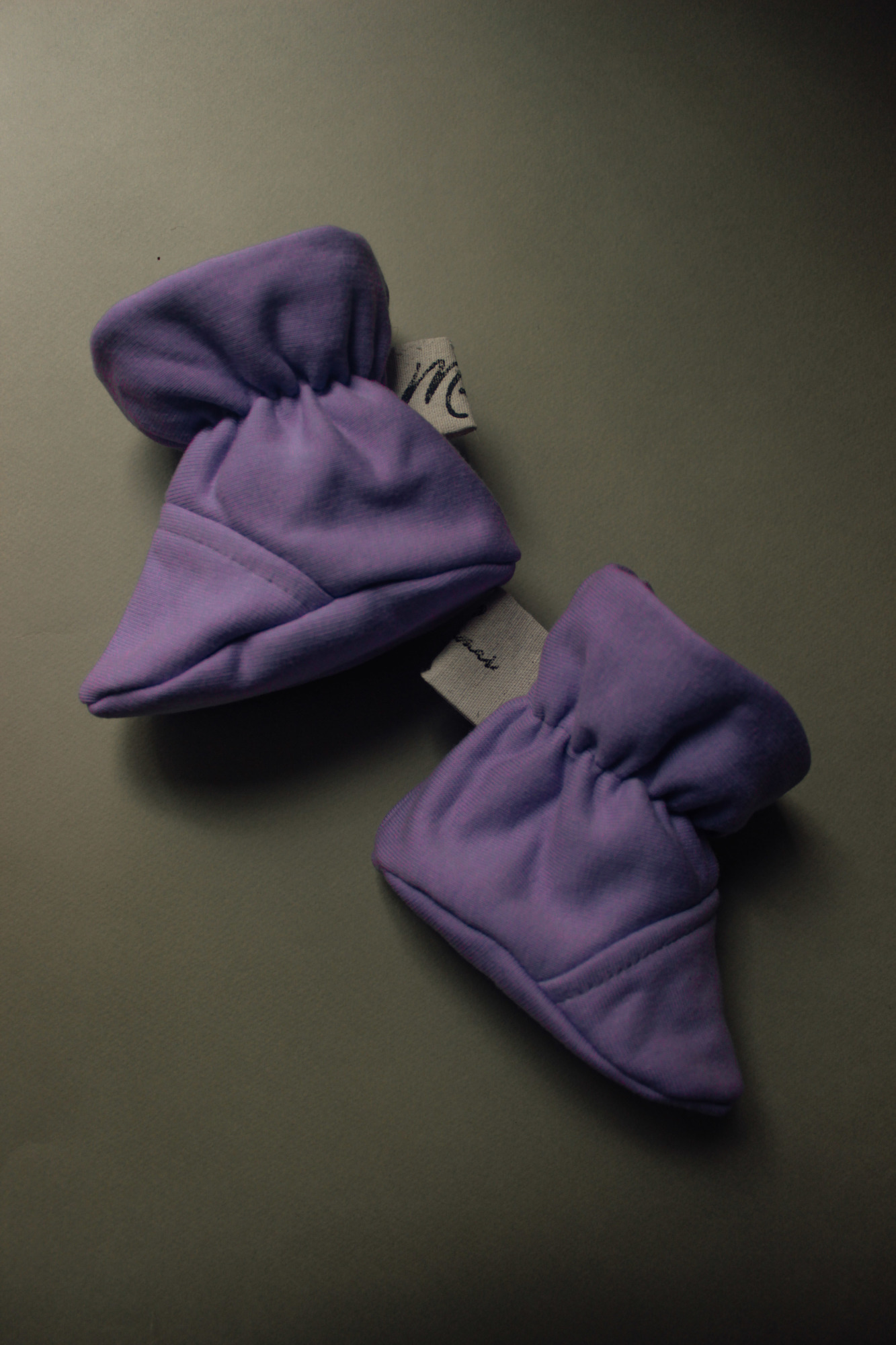 Пинетки из футера яркая лаванда