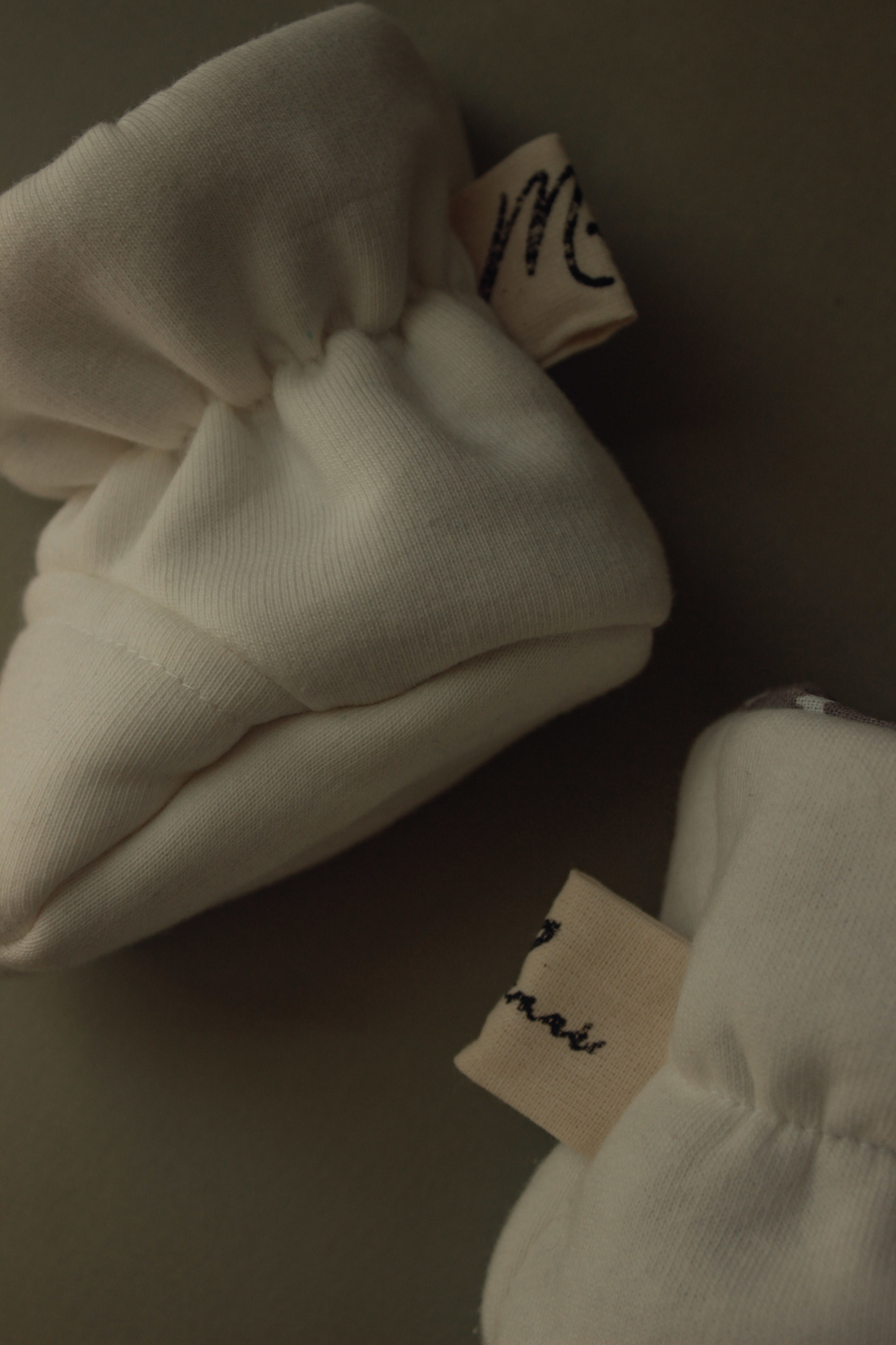 Пинетки из футера молочный