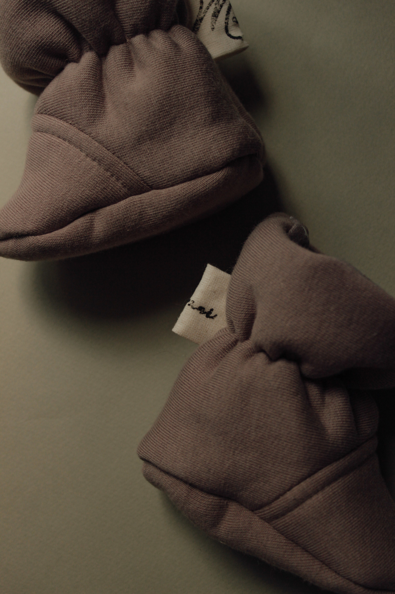 Пинетки из футера капучино