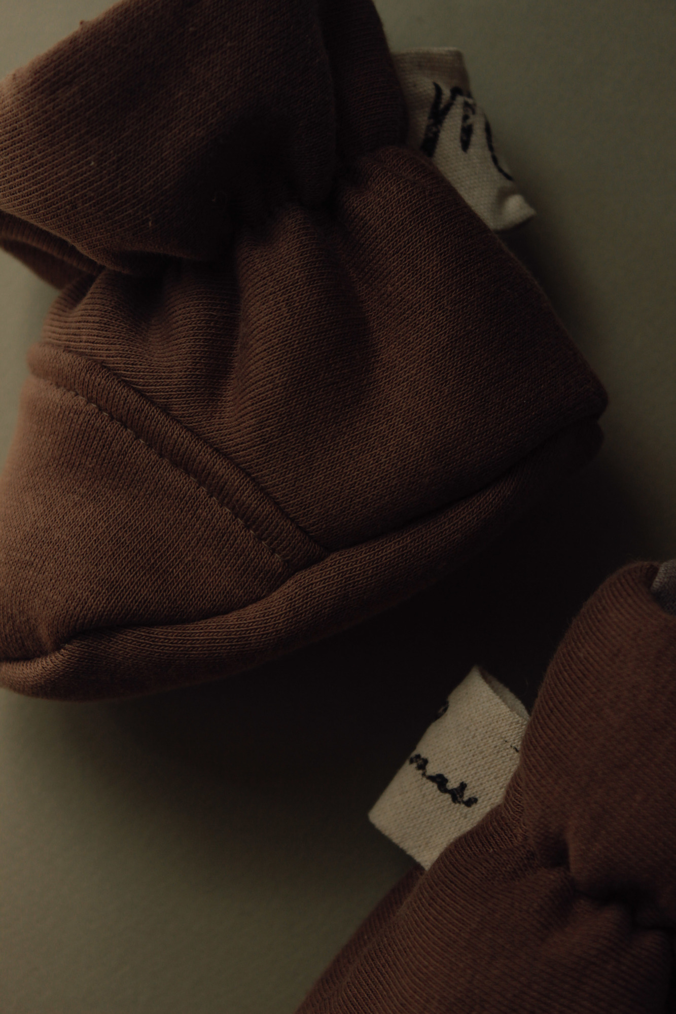 Пинетки из футера миндаль