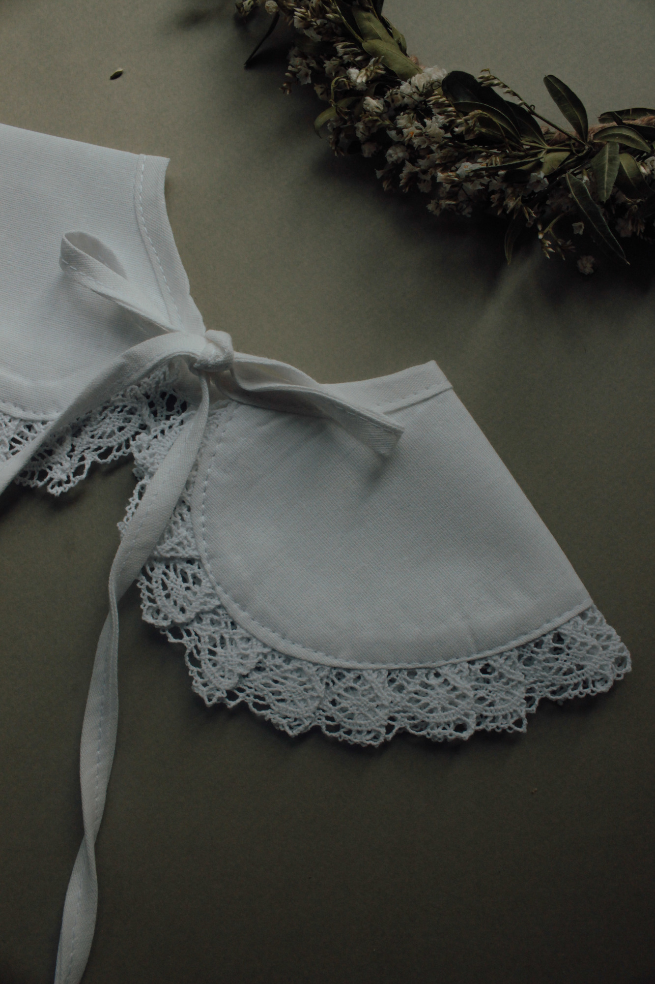 Воротник из хлопка белый с кружевной оборкой из двух деталей
