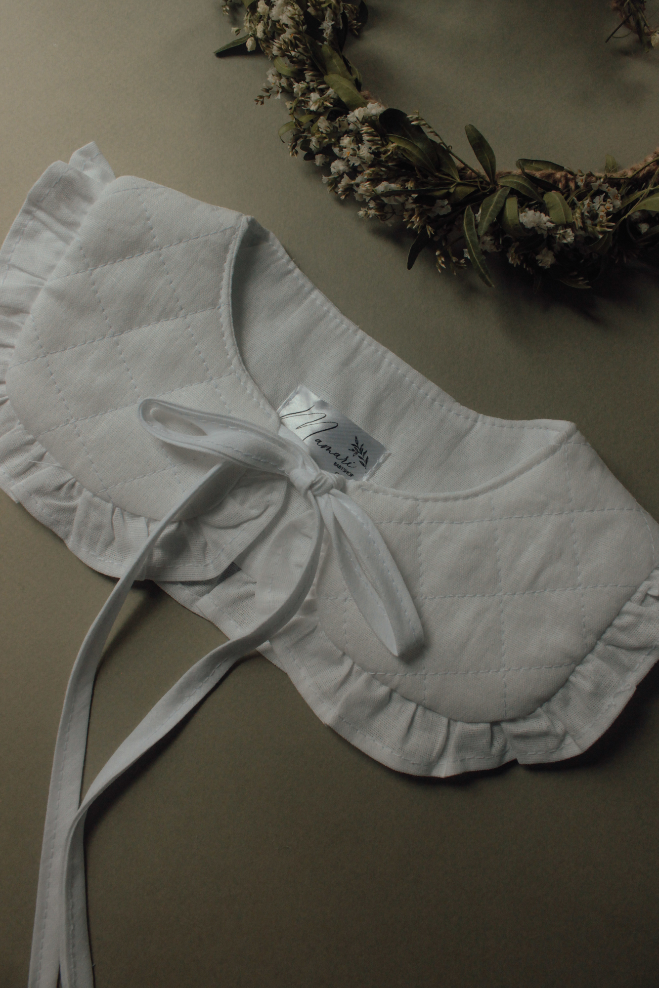 Воротник стёганый из хлопка белый с оборкой