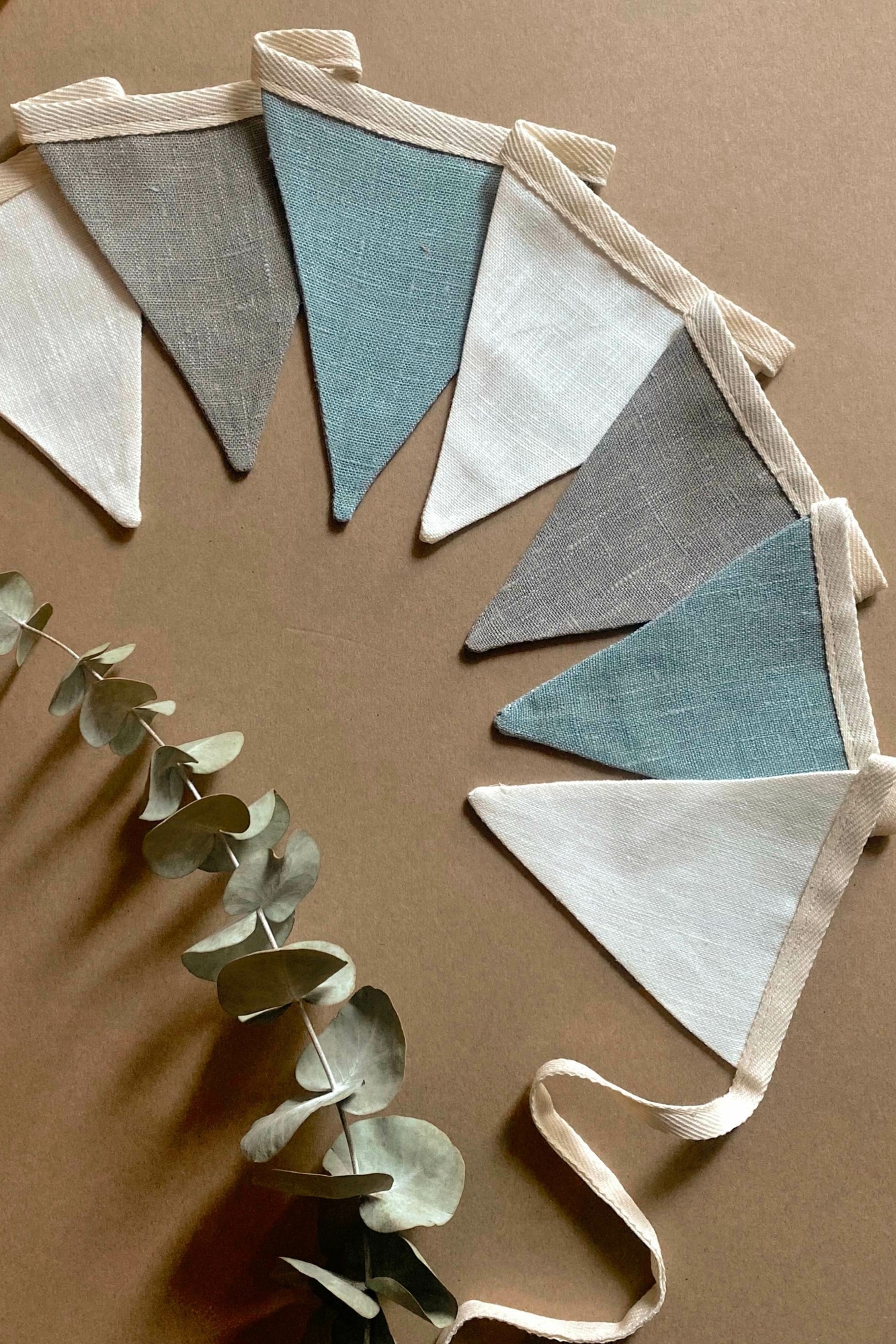 Флажки из льна голубой/белый/серый на хлопковой ленте