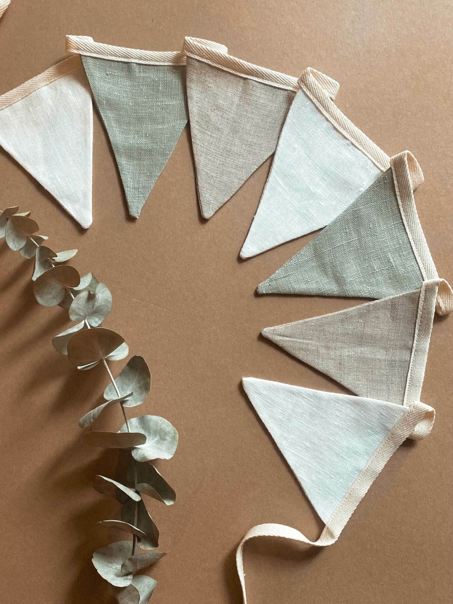 Флажки из льна эвкалипт/белый/серый на хлопковой ленте