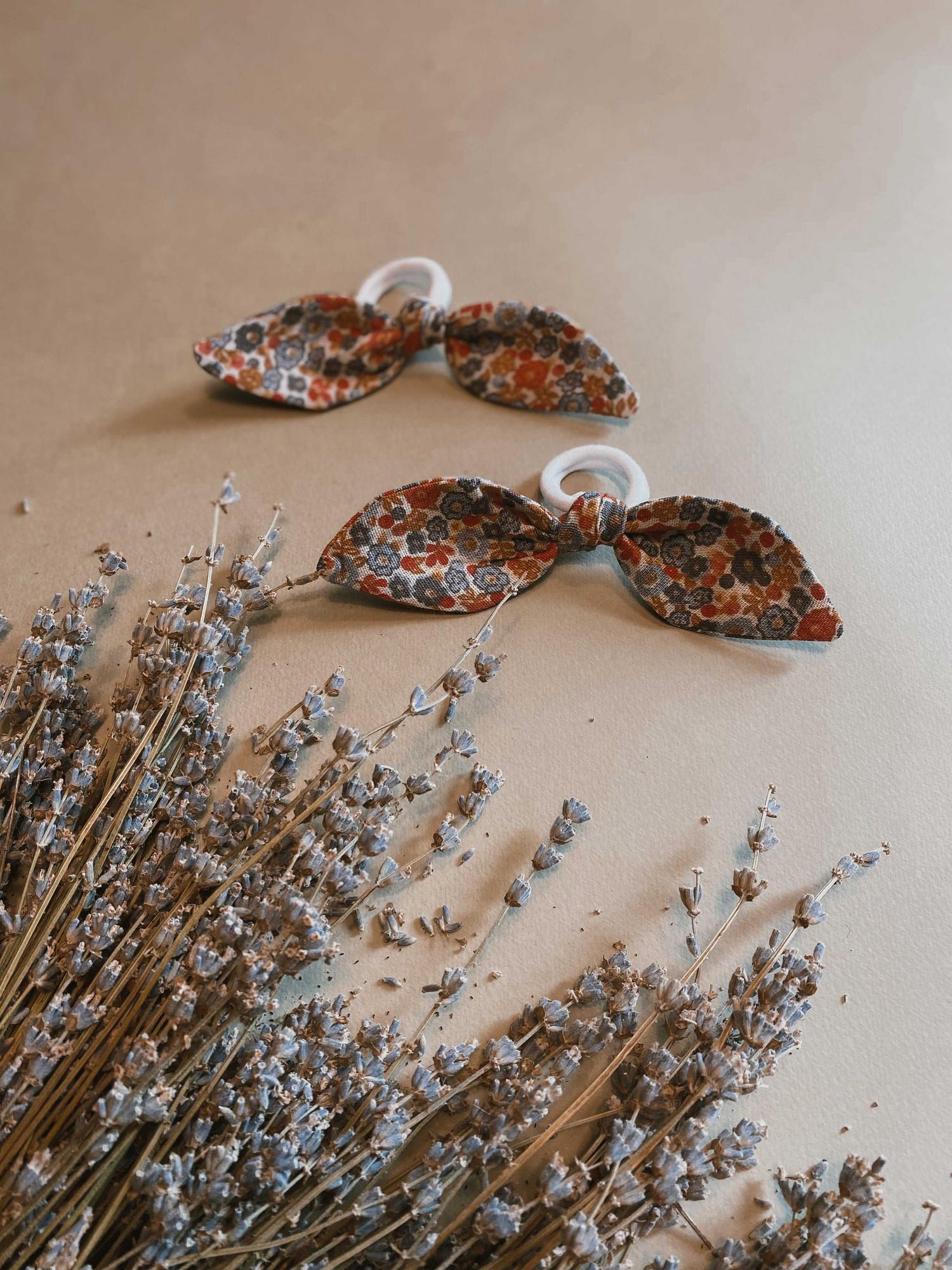 Резинка-бантик из льна "цветы"