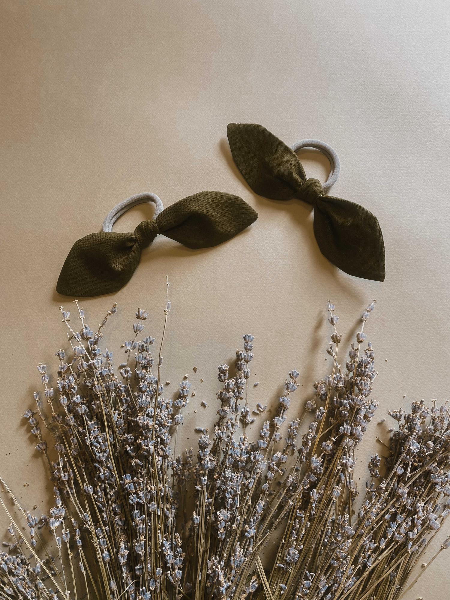 Резинка-бантик из хлопка "хаки"