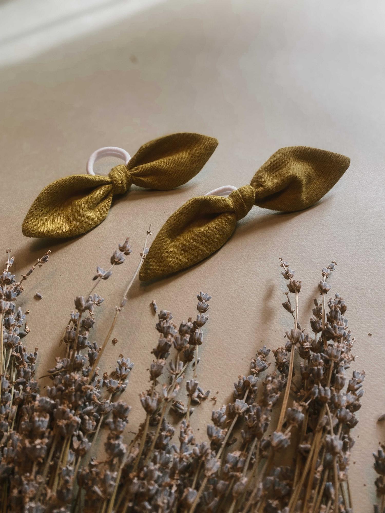 Резинка-бантик из теплого хлопка фисташка