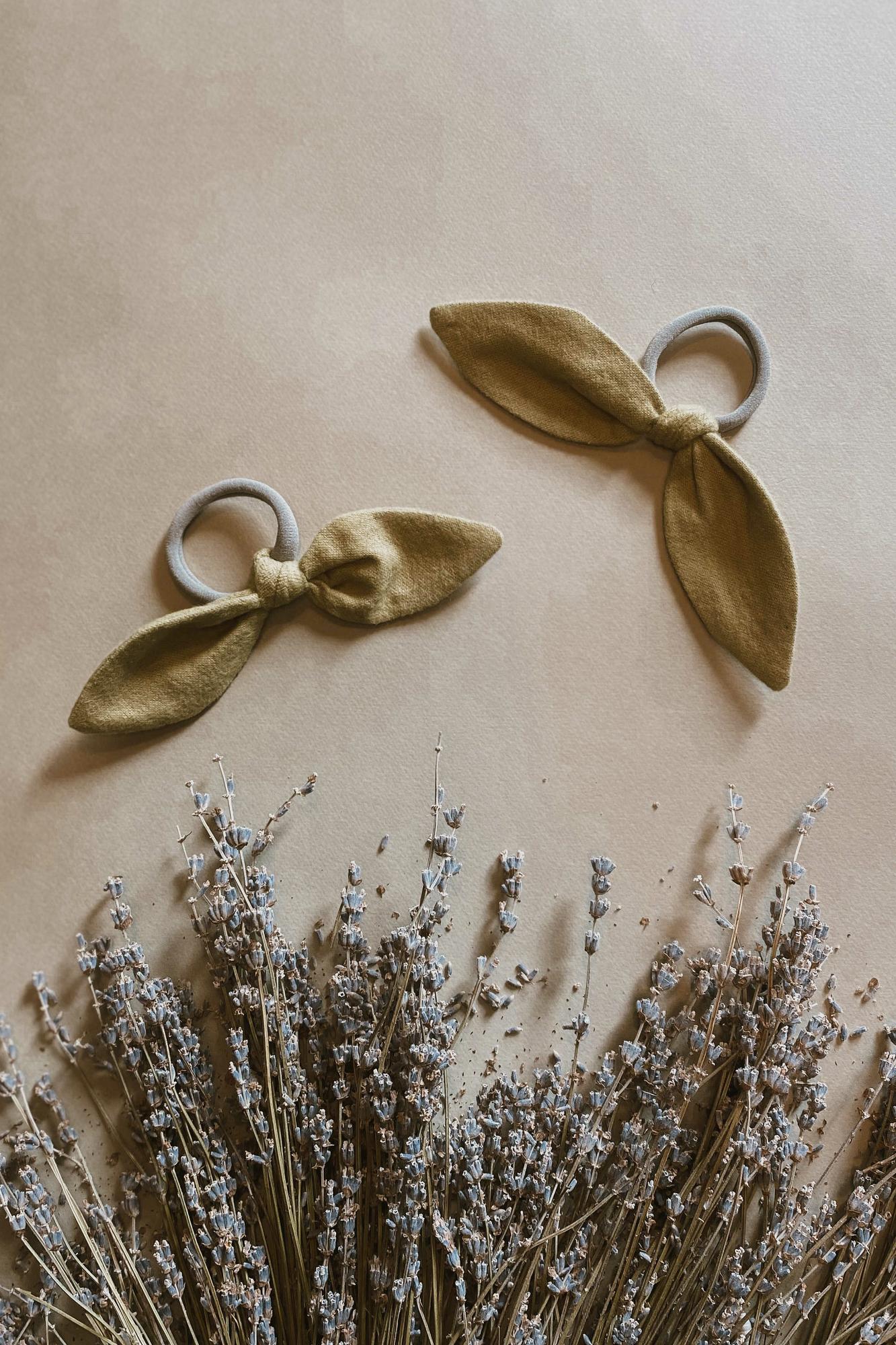 Резинка-бантик из теплого хлопка светлая фисташка