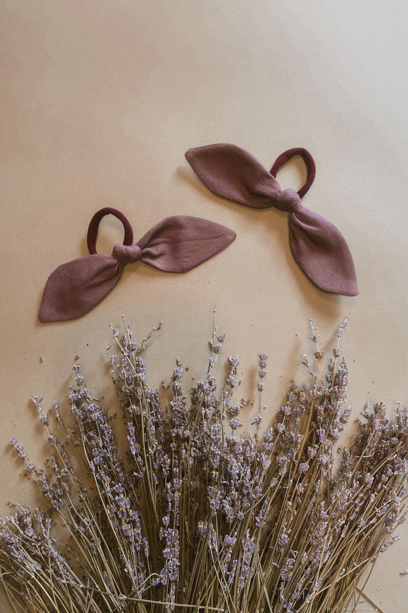 Резинка-бантик из теплого хлопка фиалка