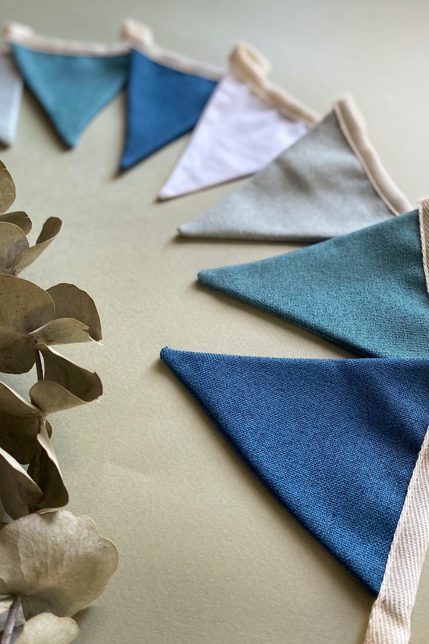 Флажки из плотного льна индиго/петроль/голубой/белый на хлопковой ленте